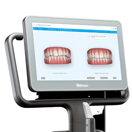 治療計画を患者に説明している院長